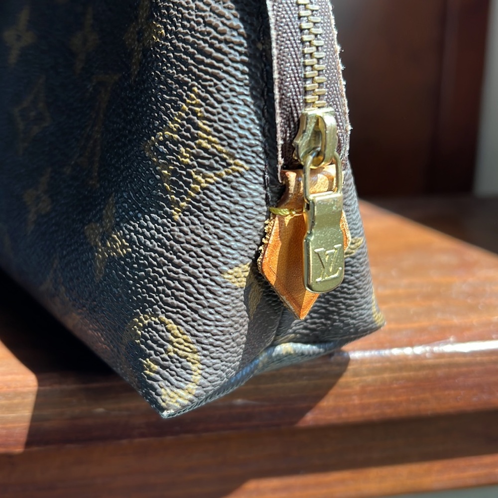 Louis Vuitton cosmetic pouch EUC - Picture 2 of 7